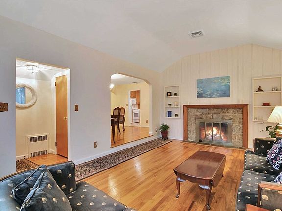 3rd image of 34 Gamecock Ln
