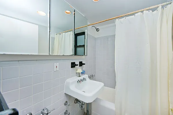 Rented by Manhattan Apartment Organization | media 46