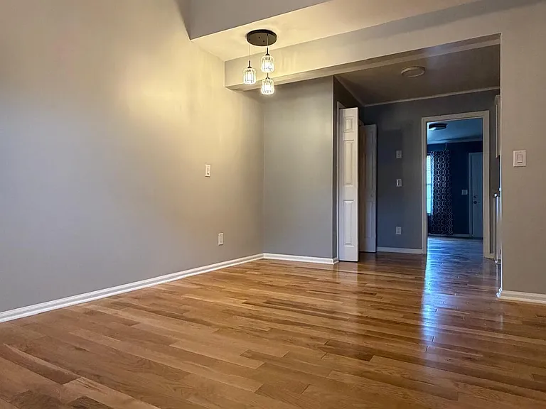 1119 Village Ct NE — Photo 3