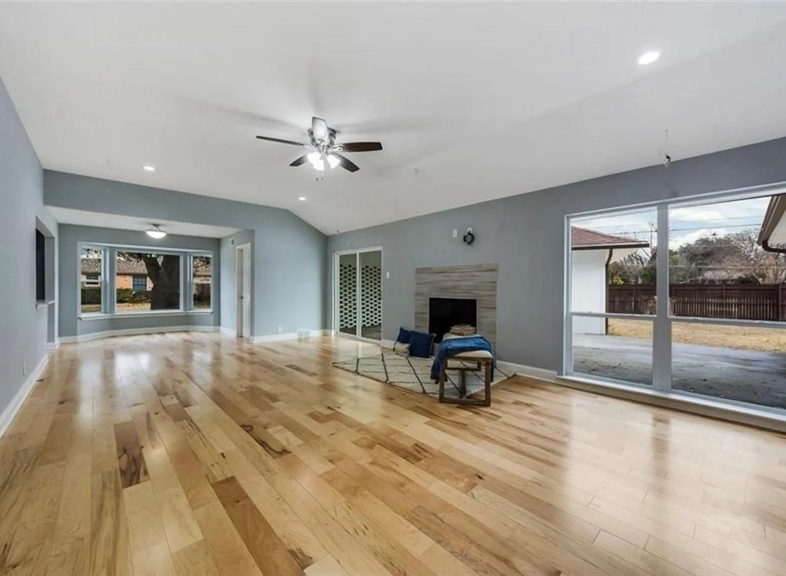 4 bed, 2100 sqft, $3,995 — Photo 4