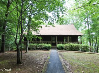 222 Deerwood Dr, Huddleston, VA 24104