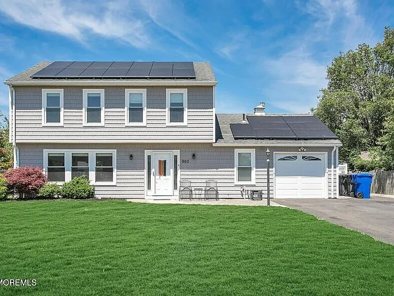 960 Green Hill Blvd — Photo 3