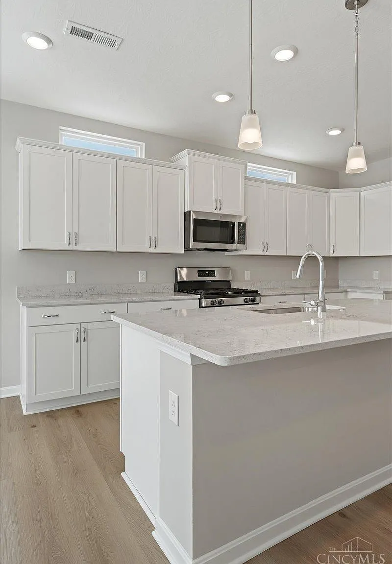 3 bed, 3.0 bath, $2,990 — Photo 4