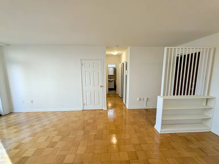 450 Walmer Rd — Photo 23