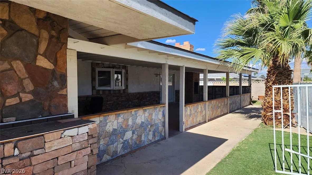 5 bed, 2.5 bath, 2565 sqft, $4,500 — Photo 3