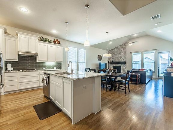 3rd image of 5421 Fringetree Dr