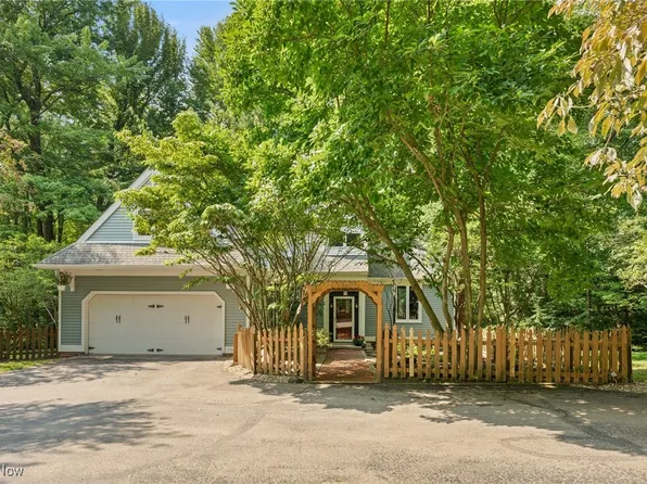 5329 Som Center Rd, Solon, OH 44139