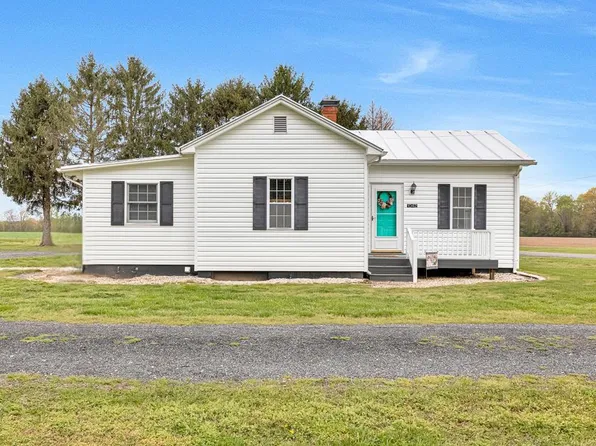 1042 Scates Rd, Warsaw, VA 22572