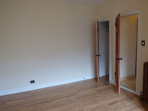 2nd image of 2417 28th St APT 3B