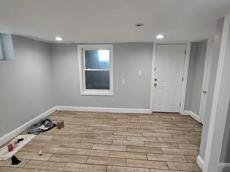 211 W 3rd St #B — Photo 5