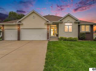 5204 Timberridge Dr, Bellevue, NE 68133