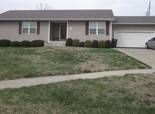 2833 SE Greenfield Ct, Topeka, KS 66605