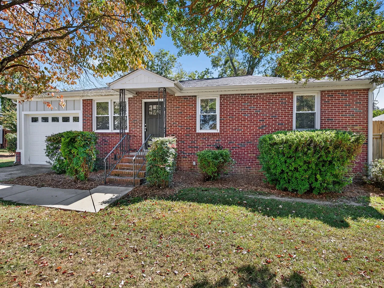 3 bed, 925 sqft, $2,200 — Photo 1