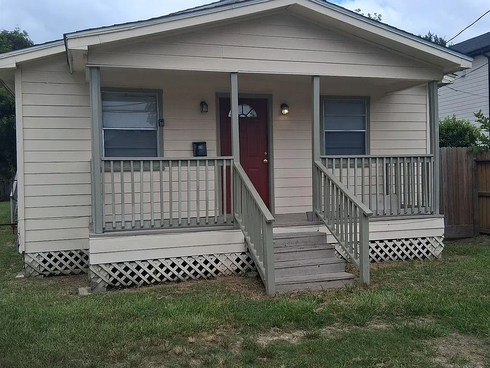 838 Mansfield St