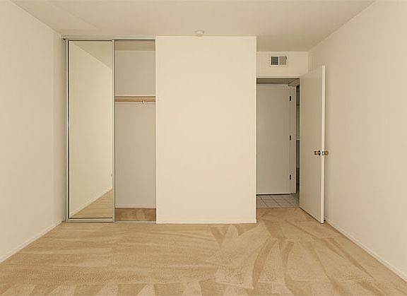 5th image of 431 Dinahs Ct APT 15