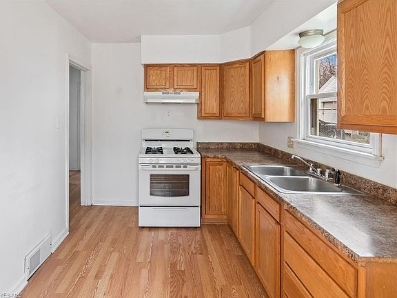 5th image of 922 Kennebec Ave