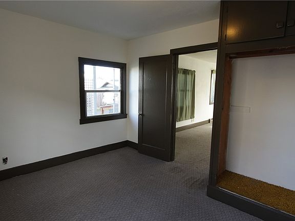 3rd image of 1031 W 15th St