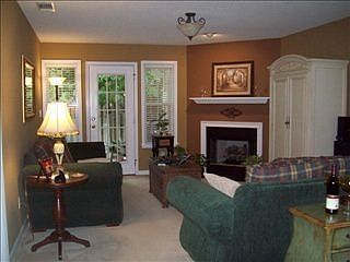 3rd image of 135 Pin Oak Dr