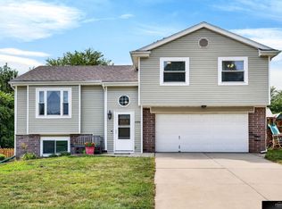 6604 N 116th Cir, Omaha, NE 68164