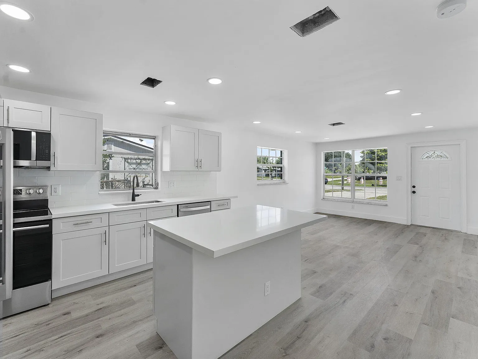 4 bed, 2.0 bath, 1394 sqft, $3,100 — Photo 3