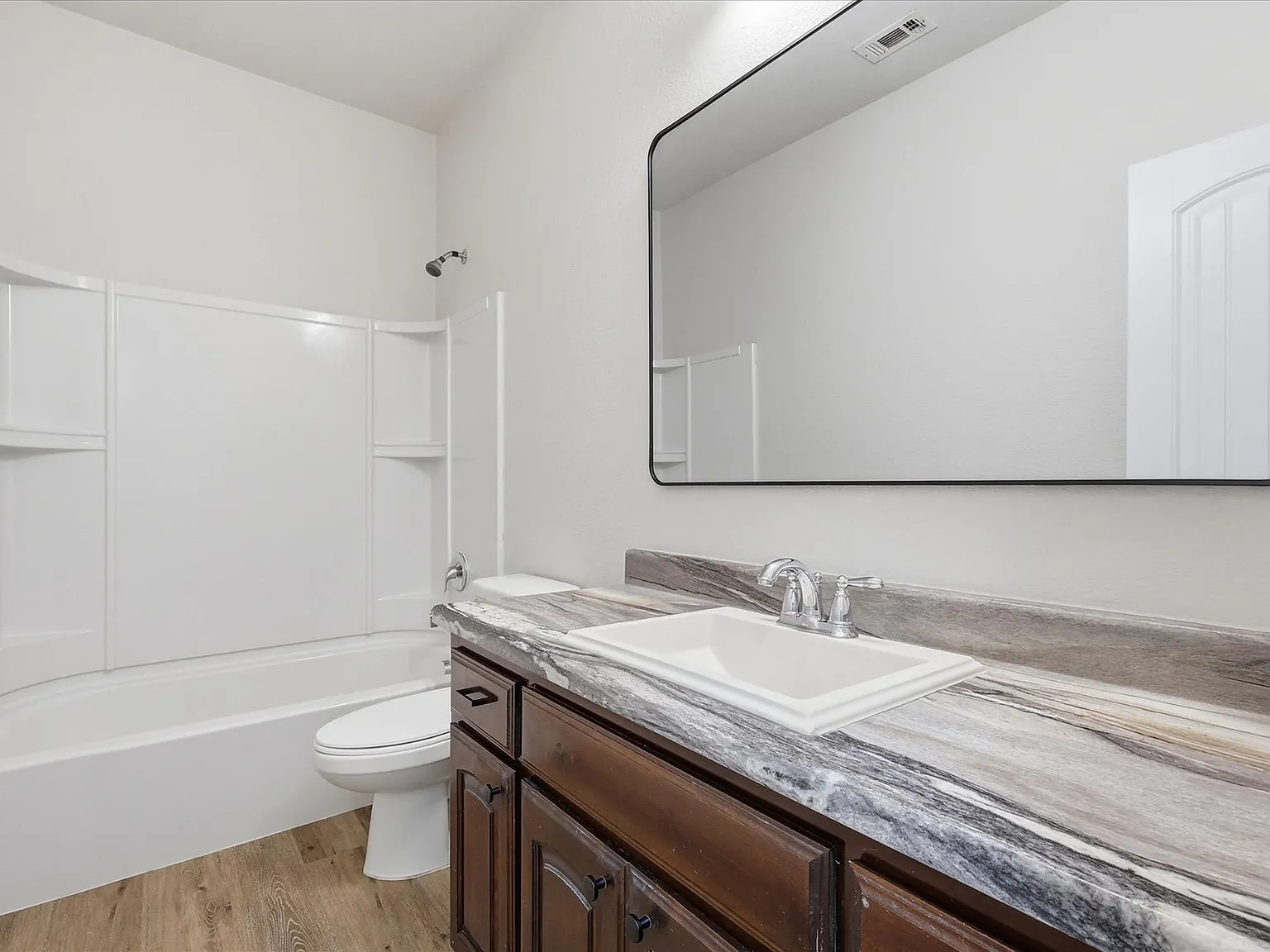 4 bed, 2020 sqft, $2,600 — Photo 3