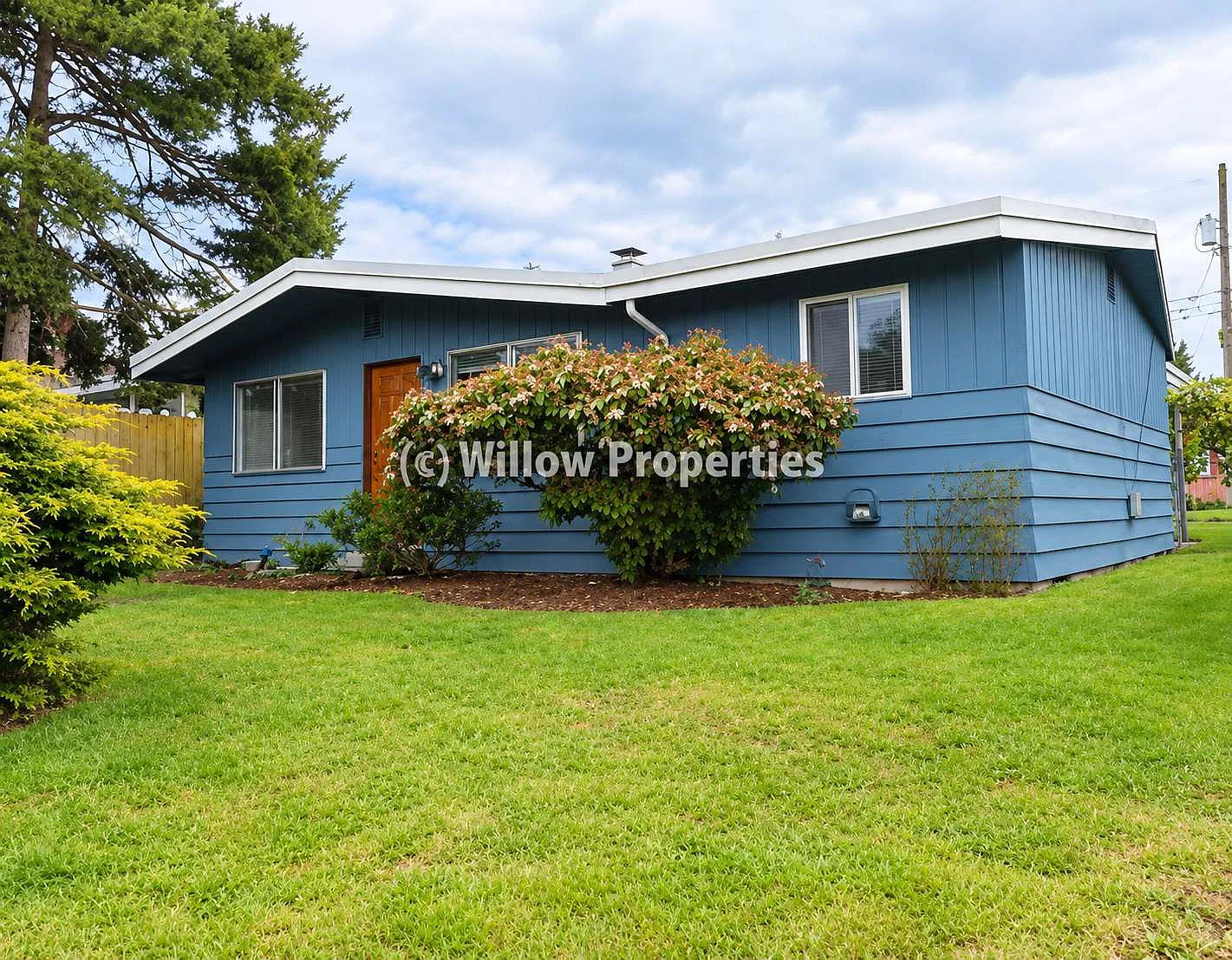 3 bed, 1.5 bath, 1239 sqft, $2,100 — Photo 1