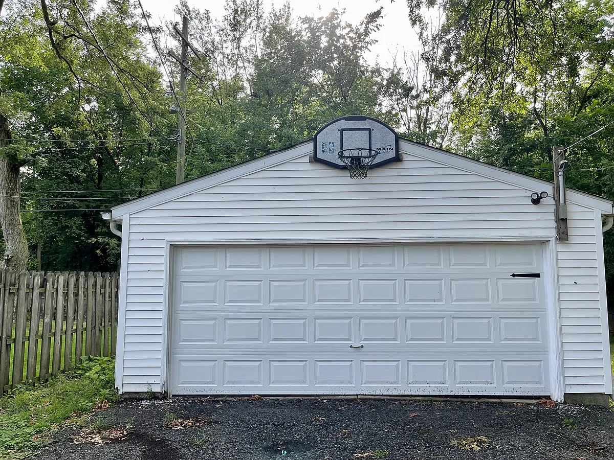 2 car garage with remote - 1180 Iroquois Ave