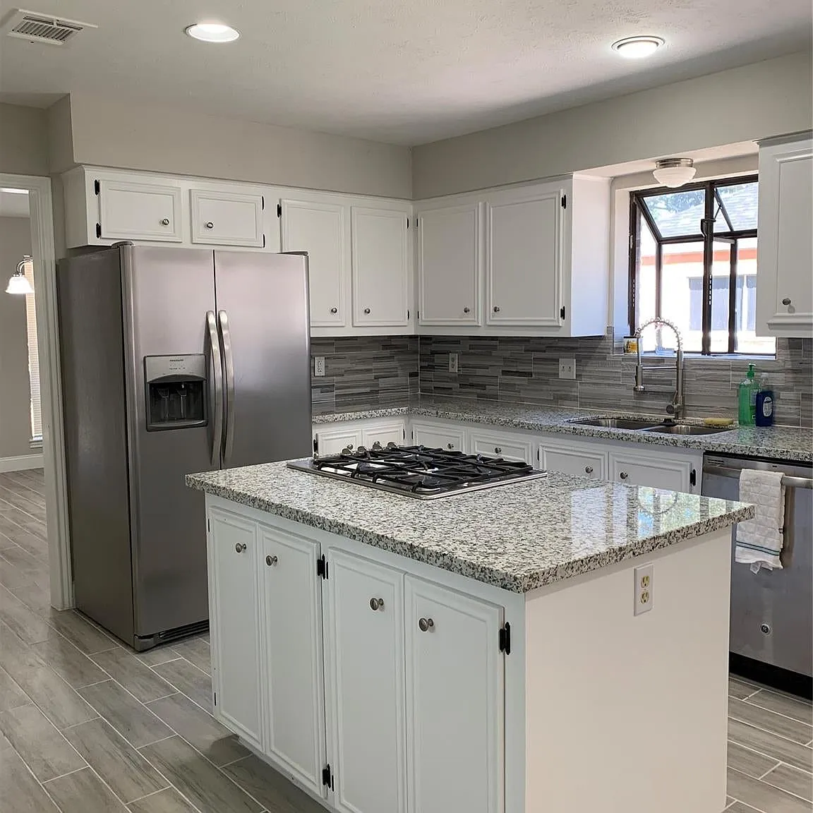 3 bed, 1881 sqft, $2,100 — Photo 1