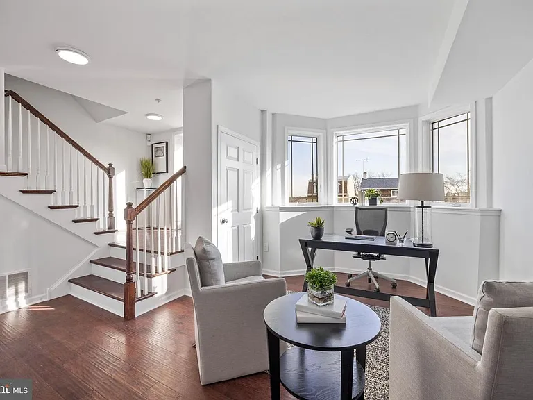 133 Merion Ave — Photo 2