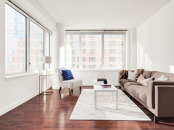 2nd image of 225 E 34th St APT 3I