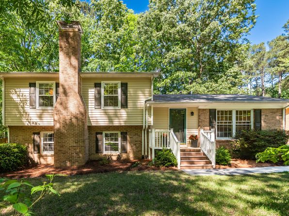 526 Colony Woods Dr, Chapel Hill, NC 27517