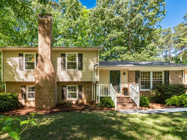 526 Colony Woods Dr, Chapel Hill, NC 27517