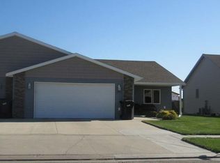 5321 Niagara Dr, Bismarck, ND 58503