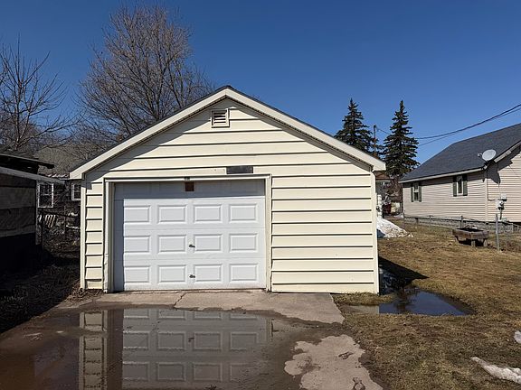 2nd image of 907 Lizzie St