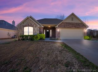 214 W 53rd St S, Sand Springs, OK 74063