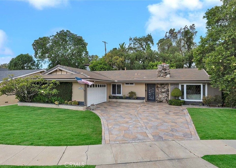 1st image of 3939 E Lynnwood Ave