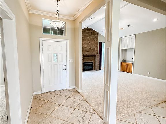 3rd image of 374 SE Willow Ln