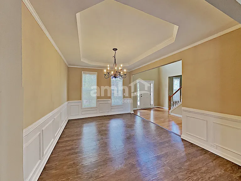 327 Meadowcrest Cir — Photo 6