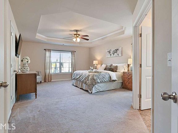 5th image of 156 Manor Ln