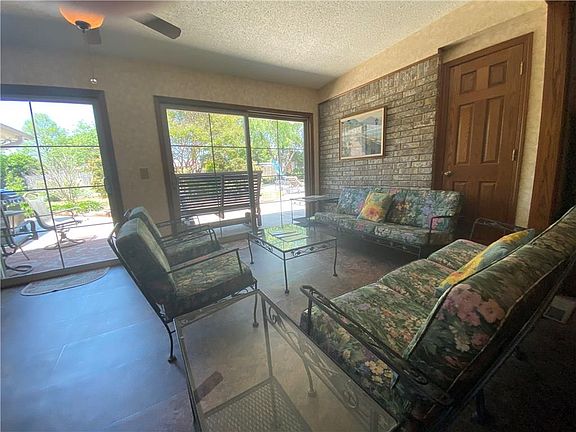 5th image of 309 W Charlotte Dr