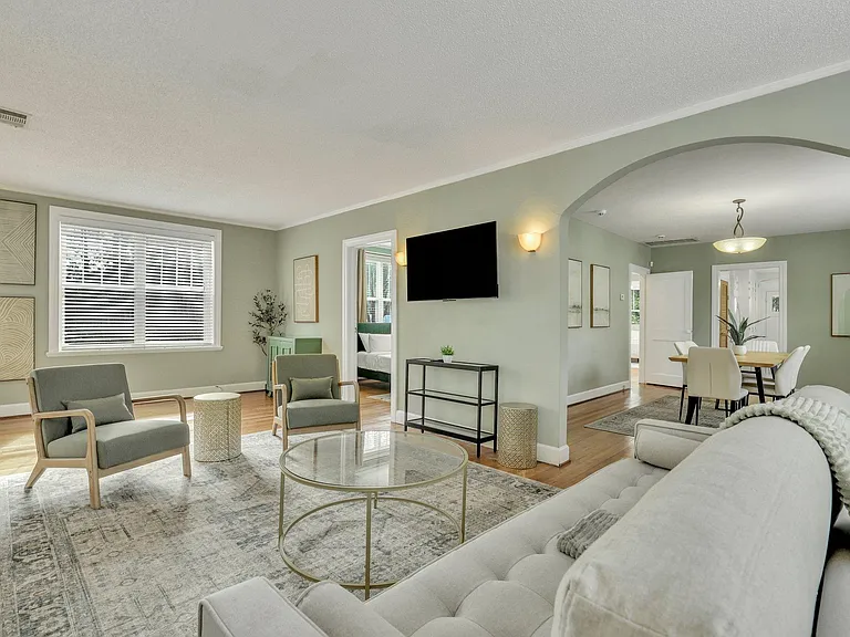311 Kinzie Ave — Photo 1