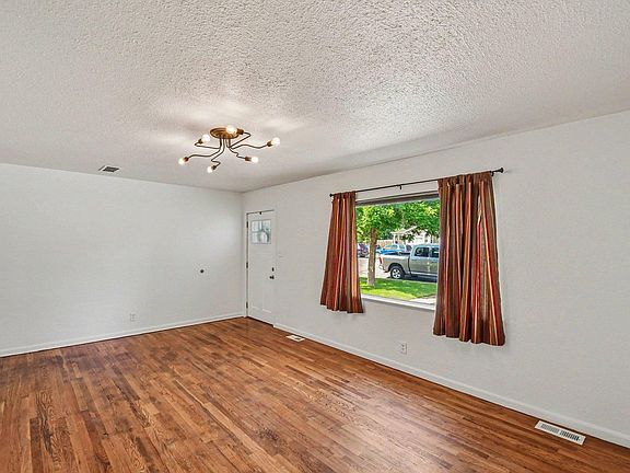 2nd image of 1008 34th Ave