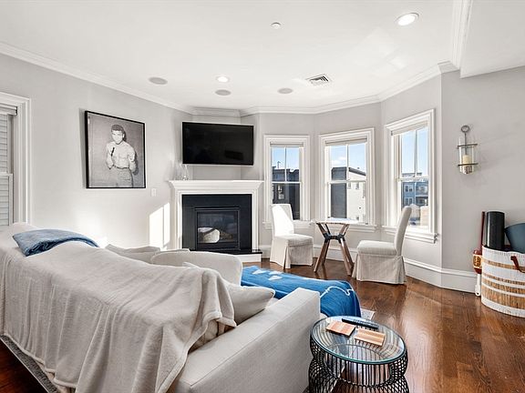 5th image of 862 E 2nd St APT 6