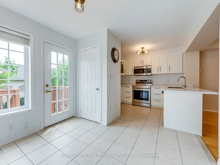 204 Roxton Rd — Photo 16