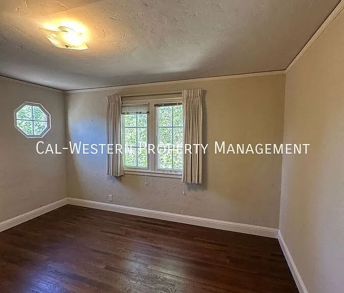 1385 Newport Ave — Photo 48
