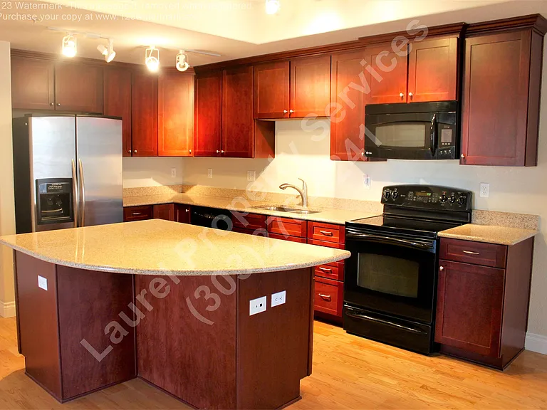 620 11th St #301 — Photo 3