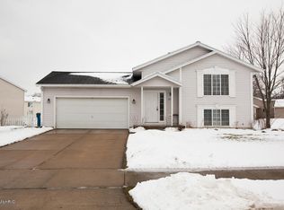 322 Hickory Dr, Wayland, MI 49348