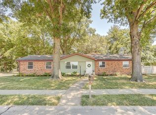30 Twin Lake Dr, Swansea, IL