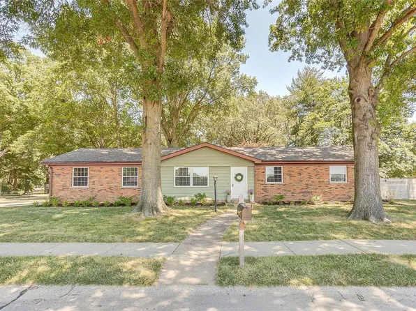 30 Twin Lake Dr, Swansea, IL 62226