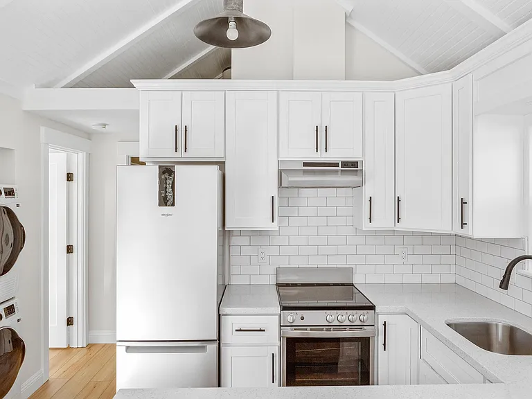 952 Park St — Photo 23